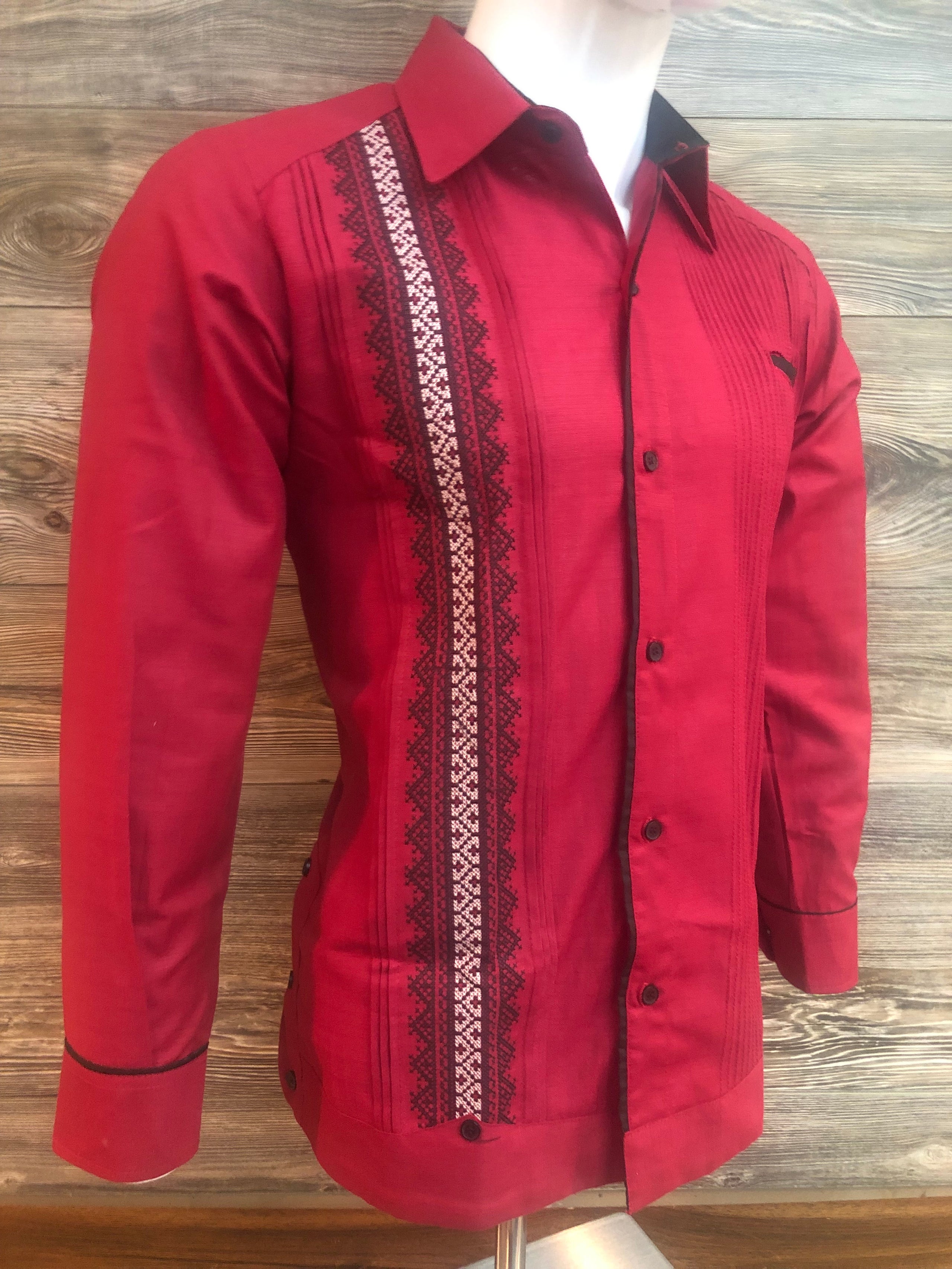 Guayabera guinda 2025